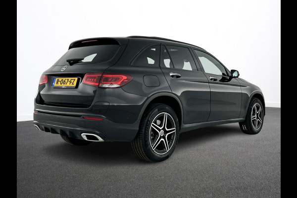 Mercedes-Benz GLC 300e 4MATIC Business Solution AMG Panoramadak Navigatie Camera Parkeersensoren Cruise Control Stoelverwarming Virtual Cockpit LED Ambiente verlichting Leder