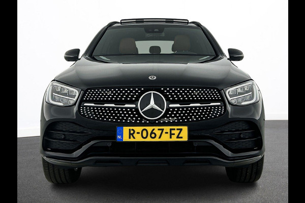 Mercedes-Benz GLC 300e 4MATIC Business Solution AMG Panoramadak Navigatie Camera Parkeersensoren Cruise Control Stoelverwarming Virtual Cockpit LED Ambiente verlichting Leder