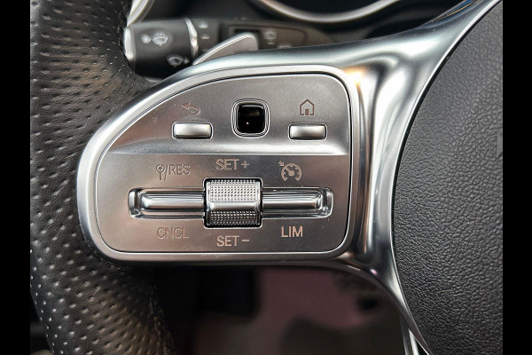 Mercedes-Benz GLC 300e 4MATIC Business Solution AMG Panoramadak Navigatie Camera Parkeersensoren Cruise Control Stoelverwarming Virtual Cockpit LED Ambiente verlichting Leder