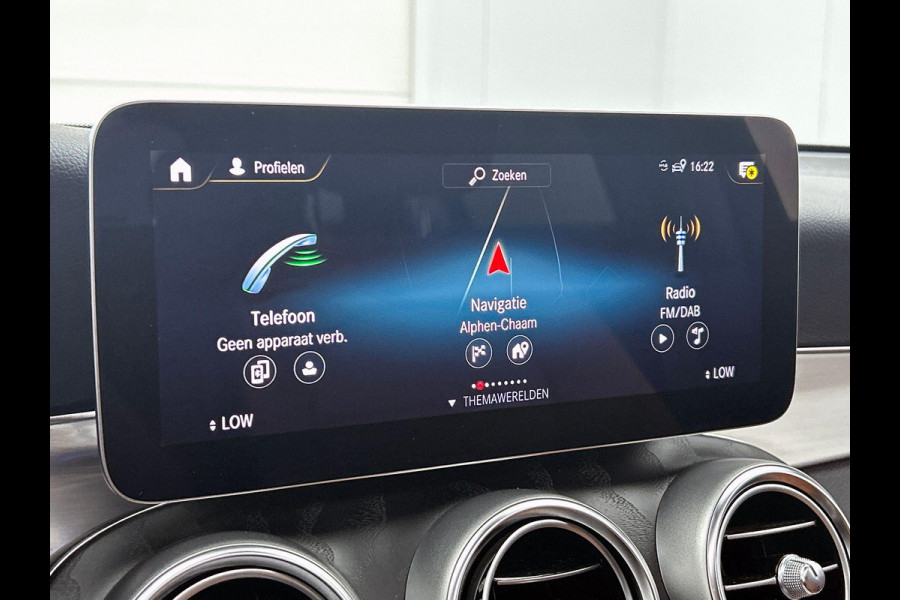 Mercedes-Benz GLC 300e 4MATIC Business Solution AMG Panoramadak Navigatie Camera Parkeersensoren Cruise Control Stoelverwarming Virtual Cockpit LED Ambiente verlichting Leder