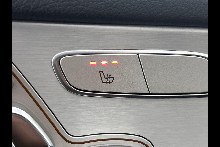Mercedes-Benz GLC 300e 4MATIC Business Solution AMG Panoramadak Navigatie Camera Parkeersensoren Cruise Control Stoelverwarming Virtual Cockpit LED Ambiente verlichting Leder