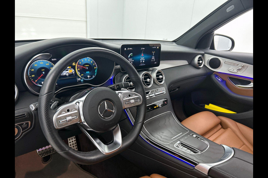Mercedes-Benz GLC 300e 4MATIC Business Solution AMG Panoramadak Navigatie Camera Parkeersensoren Cruise Control Stoelverwarming Virtual Cockpit LED Ambiente verlichting Leder