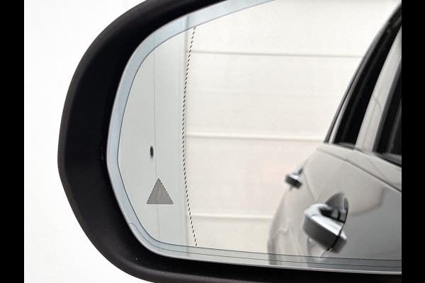 Mercedes-Benz GLC 300e 4MATIC Business Solution AMG Panoramadak Navigatie Camera Parkeersensoren Cruise Control Stoelverwarming Virtual Cockpit LED Ambiente verlichting Leder