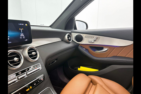 Mercedes-Benz GLC 300e 4MATIC Business Solution AMG Panoramadak Navigatie Camera Parkeersensoren Cruise Control Stoelverwarming Virtual Cockpit LED Ambiente verlichting Leder
