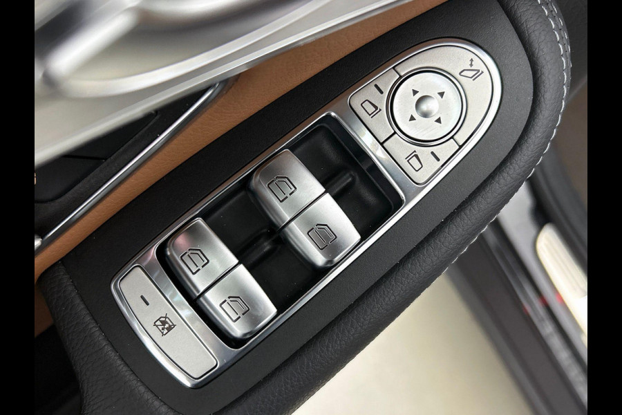 Mercedes-Benz GLC 300e 4MATIC Business Solution AMG Panoramadak Navigatie Camera Parkeersensoren Cruise Control Stoelverwarming Virtual Cockpit LED Ambiente verlichting Leder