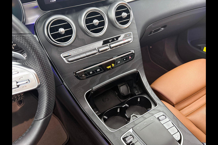 Mercedes-Benz GLC 300e 4MATIC Business Solution AMG Panoramadak Navigatie Camera Parkeersensoren Cruise Control Stoelverwarming Virtual Cockpit LED Ambiente verlichting Leder