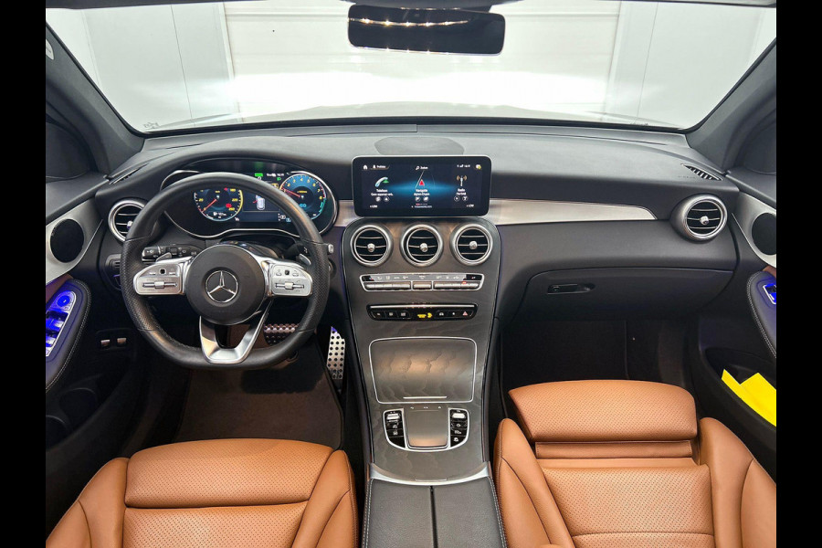 Mercedes-Benz GLC 300e 4MATIC Business Solution AMG Panoramadak Navigatie Camera Parkeersensoren Cruise Control Stoelverwarming Virtual Cockpit LED Ambiente verlichting Leder