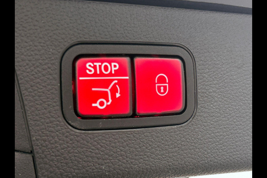 Mercedes-Benz GLC 300e 4MATIC Business Solution AMG Panoramadak Navigatie Camera Parkeersensoren Cruise Control Stoelverwarming Virtual Cockpit LED Ambiente verlichting Leder
