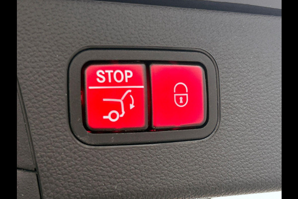 Mercedes-Benz GLC 300e 4MATIC Business Solution AMG Panoramadak Navigatie Camera Parkeersensoren Cruise Control Stoelverwarming Virtual Cockpit LED Ambiente verlichting Leder