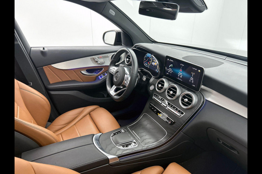 Mercedes-Benz GLC 300e 4MATIC Business Solution AMG Panoramadak Navigatie Camera Parkeersensoren Cruise Control Stoelverwarming Virtual Cockpit LED Ambiente verlichting Leder