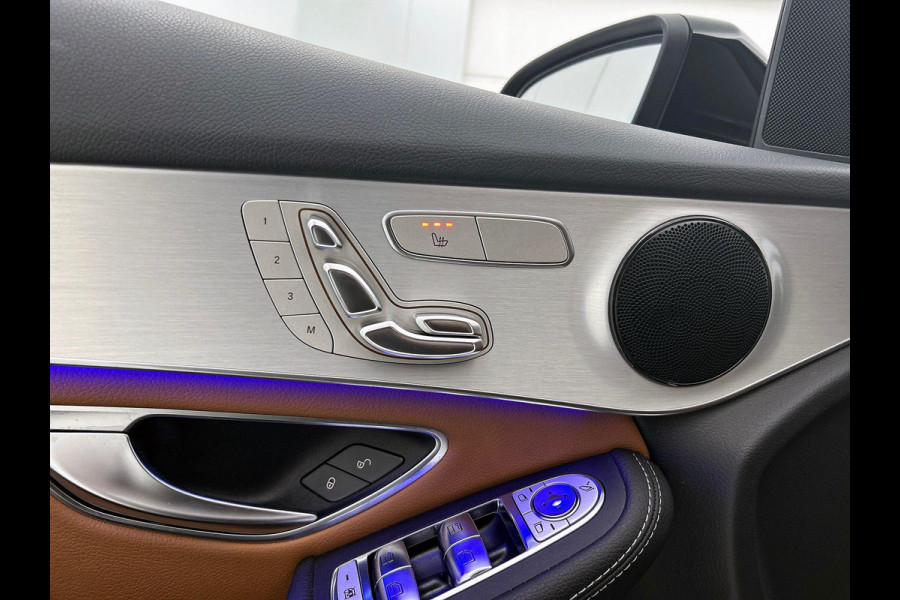 Mercedes-Benz GLC 300e 4MATIC Business Solution AMG Panoramadak Navigatie Camera Parkeersensoren Cruise Control Stoelverwarming Virtual Cockpit LED Ambiente verlichting Leder