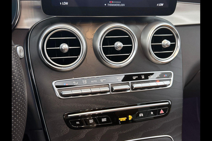 Mercedes-Benz GLC 300e 4MATIC Business Solution AMG Panoramadak Navigatie Camera Parkeersensoren Cruise Control Stoelverwarming Virtual Cockpit LED Ambiente verlichting Leder