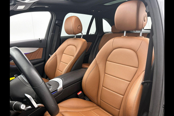 Mercedes-Benz GLC 300e 4MATIC Business Solution AMG Panoramadak Navigatie Camera Parkeersensoren Cruise Control Stoelverwarming Virtual Cockpit LED Ambiente verlichting Leder
