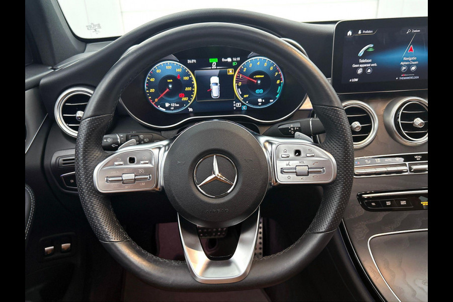 Mercedes-Benz GLC 300e 4MATIC Business Solution AMG Panoramadak Navigatie Camera Parkeersensoren Cruise Control Stoelverwarming Virtual Cockpit LED Ambiente verlichting Leder