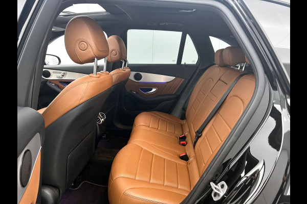 Mercedes-Benz GLC 300e 4MATIC Business Solution AMG Panoramadak Navigatie Camera Parkeersensoren Cruise Control Stoelverwarming Virtual Cockpit LED Ambiente verlichting Leder
