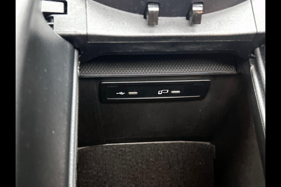 Mercedes-Benz GLC 300e 4MATIC Business Solution AMG Panoramadak Navigatie Camera Parkeersensoren Cruise Control Stoelverwarming Virtual Cockpit LED Ambiente verlichting Leder