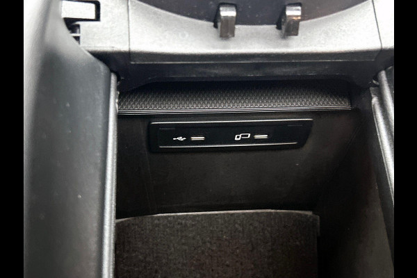 Mercedes-Benz GLC 300e 4MATIC Business Solution AMG Panoramadak Navigatie Camera Parkeersensoren Cruise Control Stoelverwarming Virtual Cockpit LED Ambiente verlichting Leder