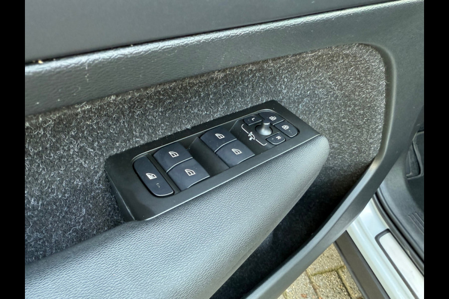 Volvo XC40 1.5 T5 Recharge Inscription - Navi - Climate - Trekhaak