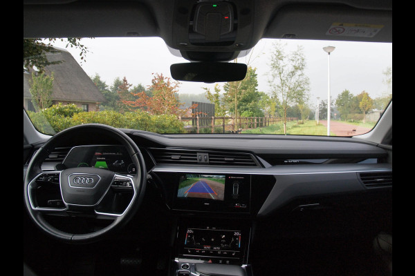 Audi e-tron 55 quattro Business edition 95 kWh | Camera | Apple Carplay | Cruise Control | Stoelverwarming |