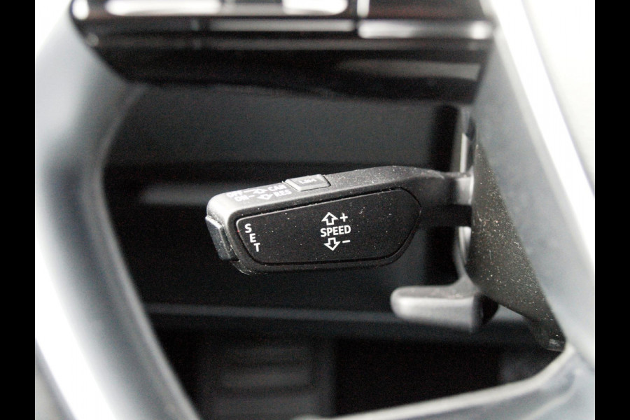 Audi e-tron 55 quattro Business edition 95 kWh | Camera | Apple Carplay | Cruise Control | Stoelverwarming |