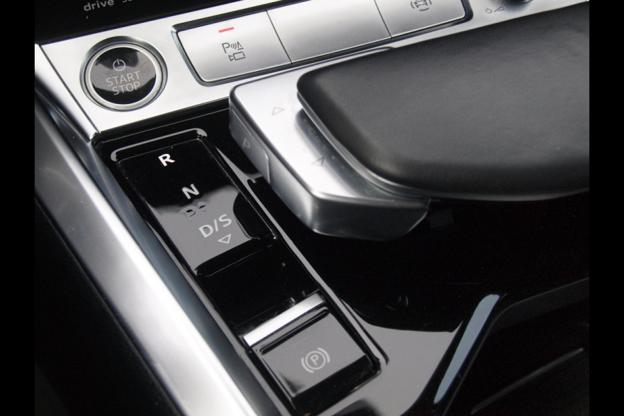 Audi e-tron 55 quattro Business edition 95 kWh | Camera | Apple Carplay | Cruise Control | Stoelverwarming |