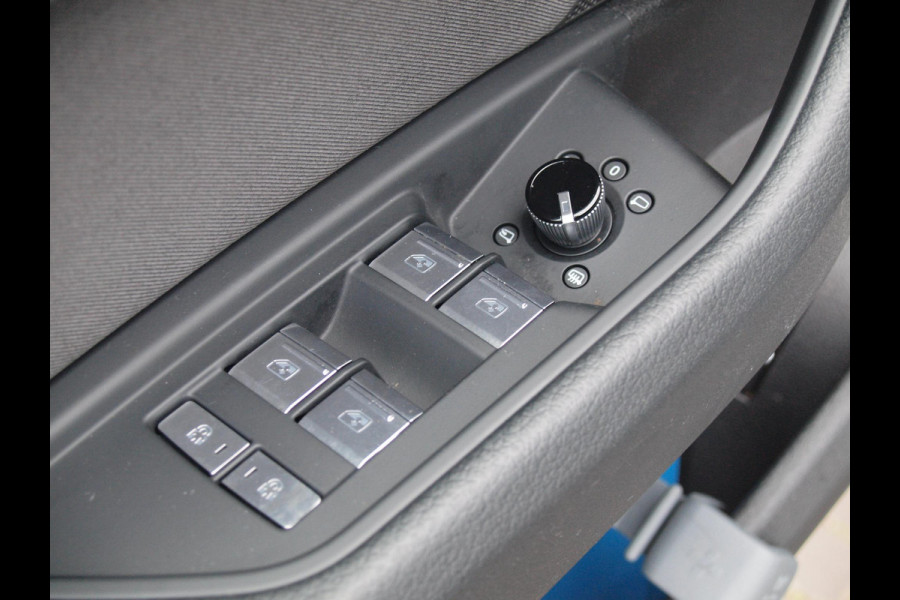 Audi e-tron 55 quattro Business edition 95 kWh | Camera | Apple Carplay | Cruise Control | Stoelverwarming |