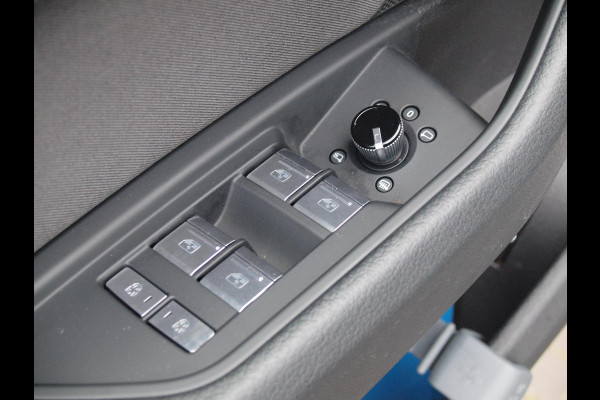 Audi e-tron 55 quattro Business edition 95 kWh | Camera | Apple Carplay | Cruise Control | Stoelverwarming |