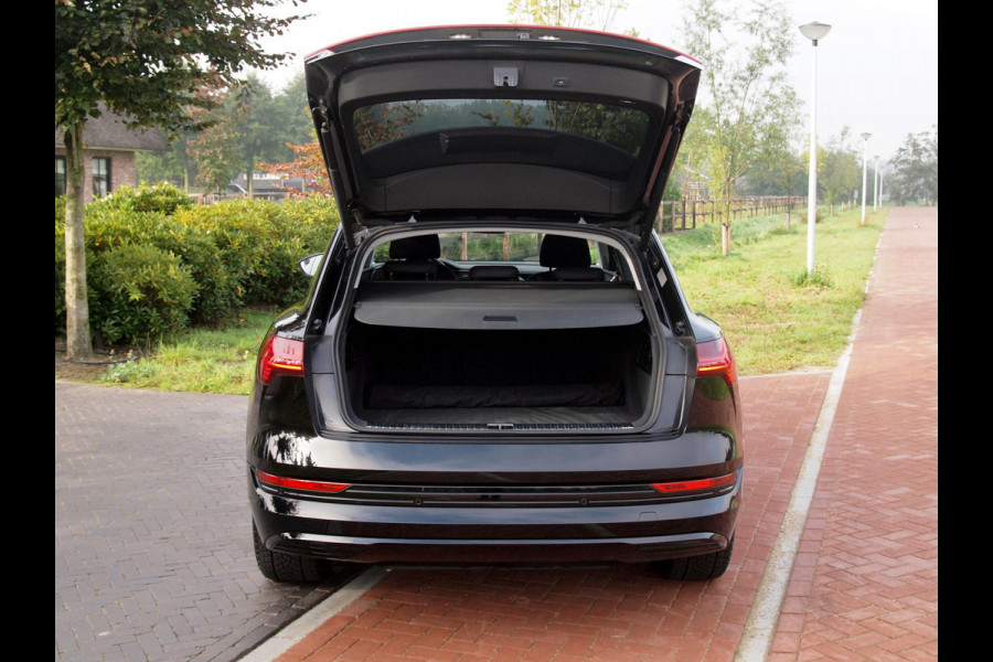 Audi e-tron 55 quattro Business edition 95 kWh | Camera | Apple Carplay | Cruise Control | Stoelverwarming |