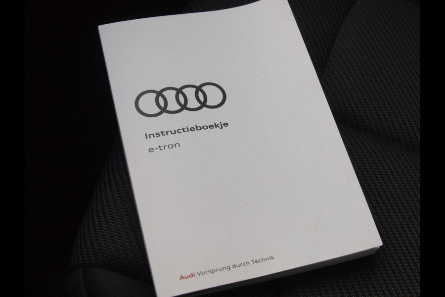 Audi e-tron 55 quattro Business edition 95 kWh | Camera | Apple Carplay | Cruise Control | Stoelverwarming |