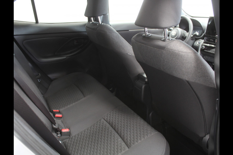 Toyota Yaris Cross 1.5 Hybrid 115 Dynamic CAMERA | CARPLAY | ADAPCRUISE | LED | DAB | STOELVERW | LMV17