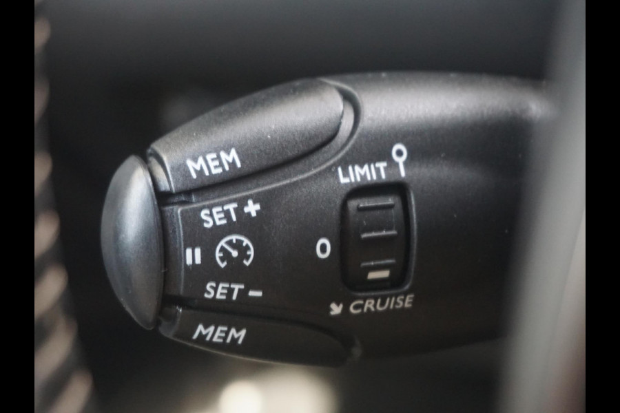Peugeot 2008 1.2 PureTech Allure Panoramadak | Afn. Trekhaak