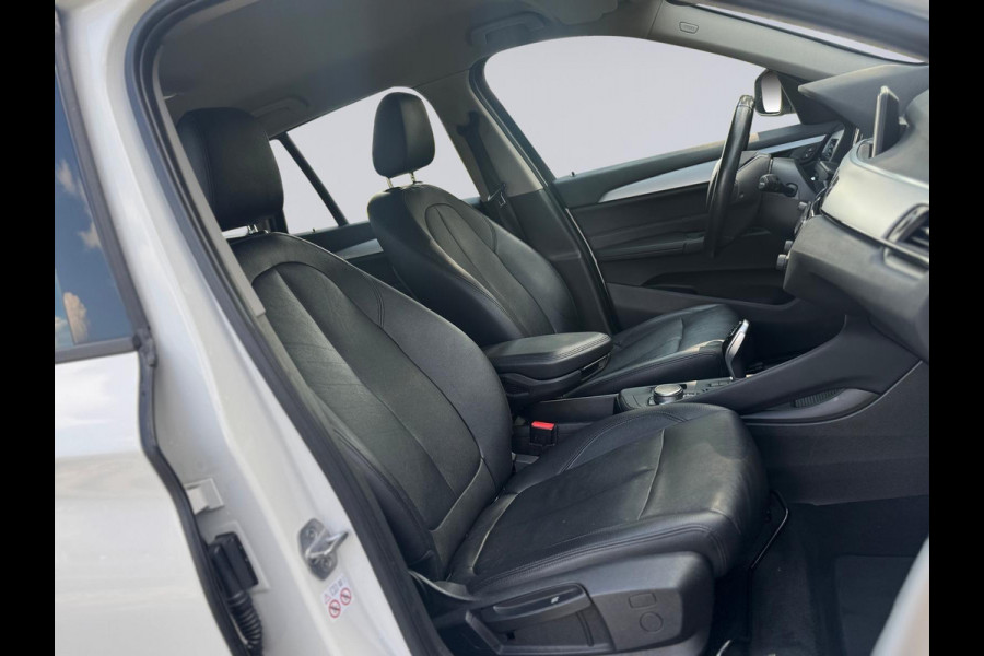 BMW X1 SDrive18i AUTOMAAT High Executive, leder, stoelverwarming, dealer onderhoud, navi, afn.trekhaak, nederlandse auto met nap