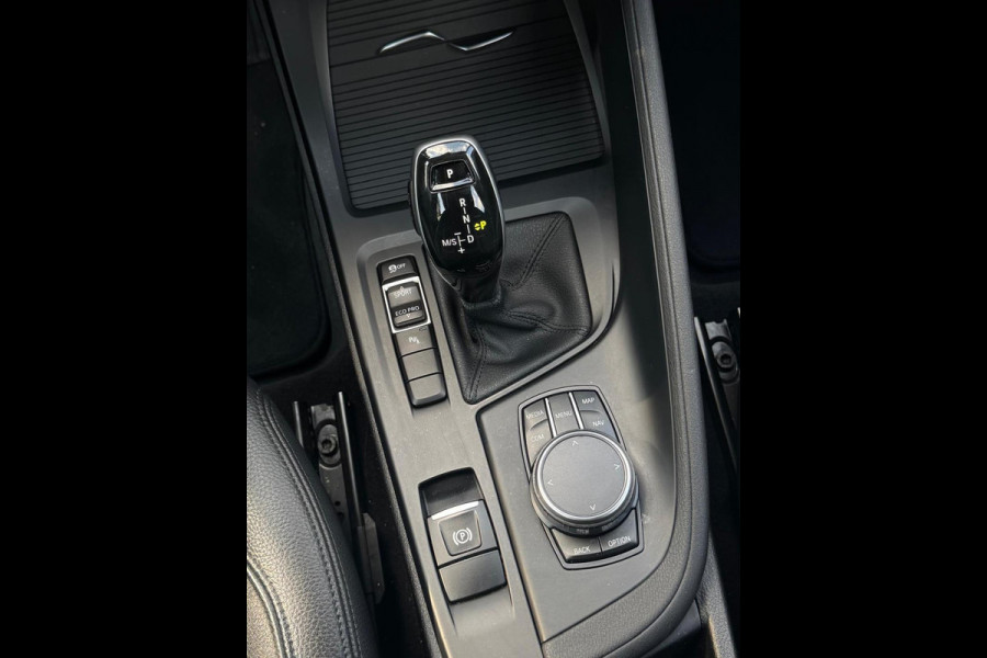 BMW X1 SDrive18i AUTOMAAT High Executive, leder, stoelverwarming, dealer onderhoud, navi, afn.trekhaak, nederlandse auto met nap
