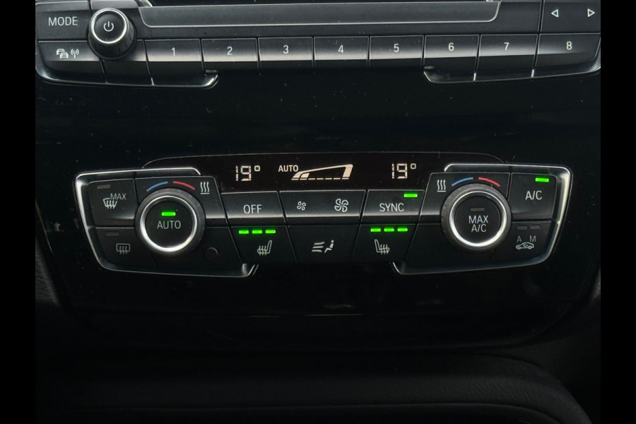 BMW X1 SDrive18i AUTOMAAT High Executive, leder, stoelverwarming, dealer onderhoud, navi, afn.trekhaak, nederlandse auto met nap