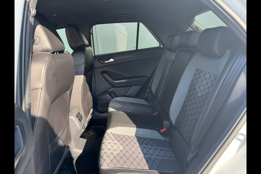 Volkswagen T-Roc 1.0 TSI R-Line * Virtual Cockpit * Camera * Keyless * 19'' Lichtmetalen Velgen *