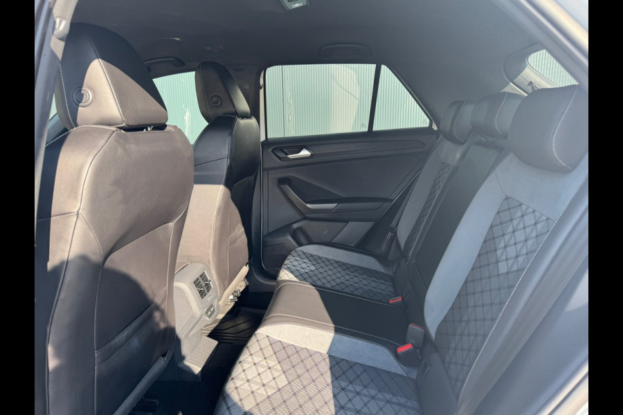 Volkswagen T-Roc 1.0 TSI R-Line * Virtual Cockpit * Camera * Keyless * 19'' Lichtmetalen Velgen *