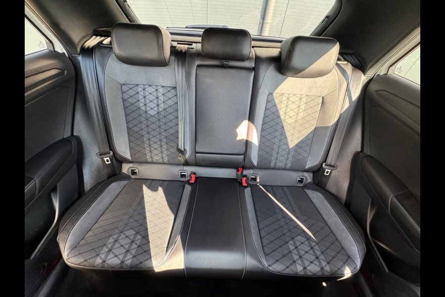Volkswagen T-Roc 1.0 TSI R-Line * Virtual Cockpit * Camera * Keyless * 19'' Lichtmetalen Velgen *