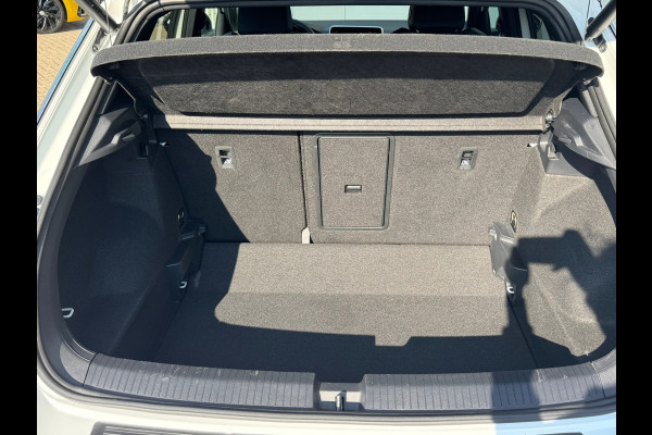 Volkswagen T-Roc 1.0 TSI R-Line * Virtual Cockpit * Camera * Keyless * 19'' Lichtmetalen Velgen *