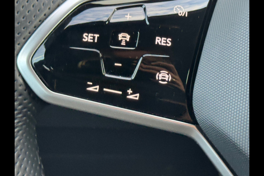 Volkswagen T-Roc 1.0 TSI R-Line * Virtual Cockpit * Camera * Keyless * 19'' Lichtmetalen Velgen *