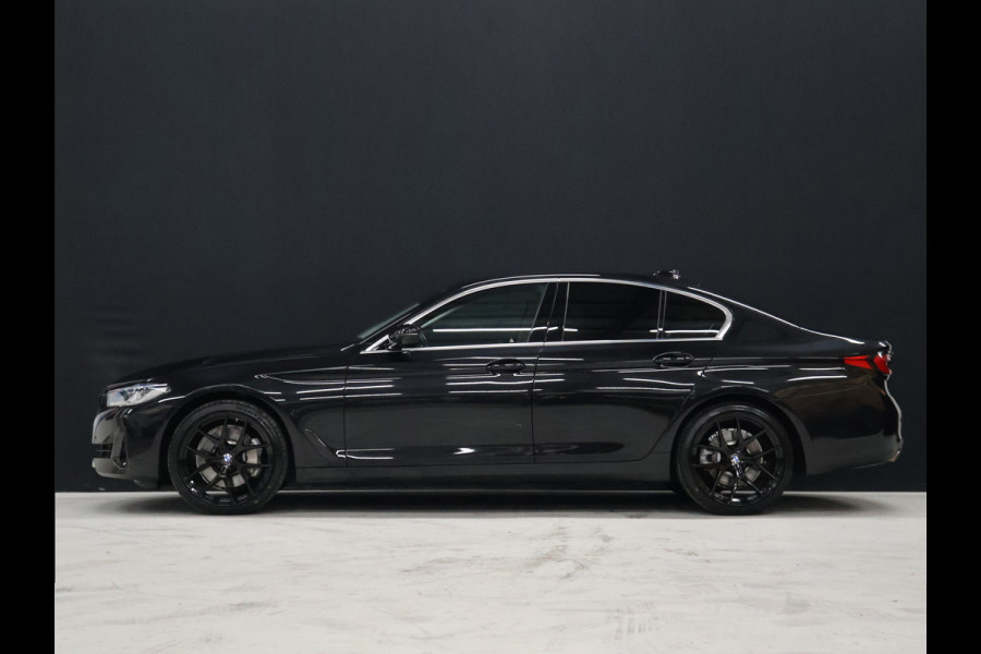 BMW 5 Serie 530i xDrive High Executive [CAMERA, ADAPTIVE CRUISE CONTROL, APPLE CARPLAY, ANDROID AUTO, MEMORY SEATS, TREKHAAK, STUURVERWARMING, NIEUWSTAAT]