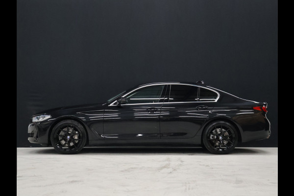 BMW 5 Serie 530i xDrive High Executive [CAMERA, ADAPTIVE CRUISE CONTROL, APPLE CARPLAY, ANDROID AUTO, MEMORY SEATS, TREKHAAK, STUURVERWARMING, NIEUWSTAAT]