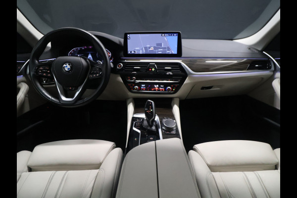 BMW 5 Serie 530i xDrive High Executive [CAMERA, ADAPTIVE CRUISE CONTROL, APPLE CARPLAY, ANDROID AUTO, MEMORY SEATS, TREKHAAK, STUURVERWARMING, NIEUWSTAAT]