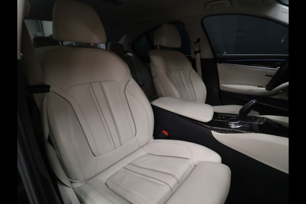 BMW 5 Serie 530i xDrive High Executive [CAMERA, ADAPTIVE CRUISE CONTROL, APPLE CARPLAY, ANDROID AUTO, MEMORY SEATS, TREKHAAK, STUURVERWARMING, NIEUWSTAAT]