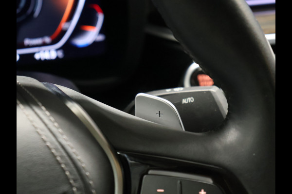 BMW 5 Serie 530i xDrive High Executive [CAMERA, ADAPTIVE CRUISE CONTROL, APPLE CARPLAY, ANDROID AUTO, MEMORY SEATS, TREKHAAK, STUURVERWARMING, NIEUWSTAAT]