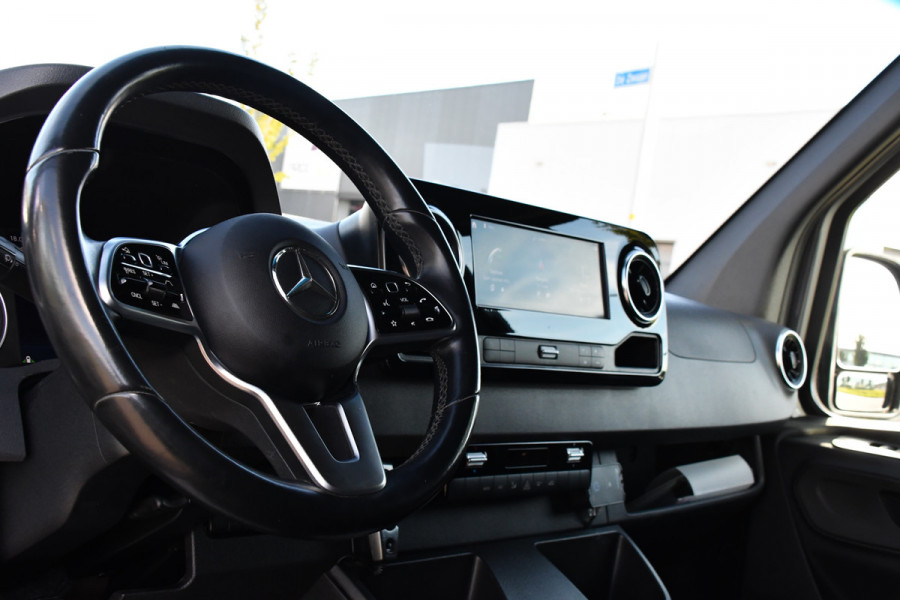 Mercedes-Benz Sprinter 319 V6 3.0 CDI L3H2 PB Edition Adaptieve Cruise, 360 Camera, 10,5'' Mbux, LED, 3500kg Trekhaak, Automaat, Stoelverwarming, Sensoren, Uniek!