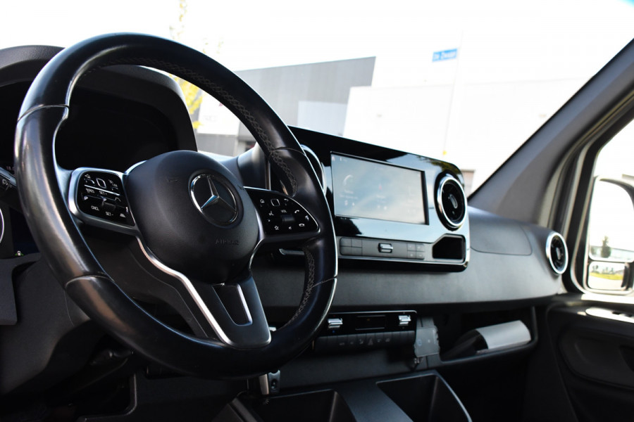 Mercedes-Benz Sprinter 319 V6 3.0 CDI L3H2 PB Edition Adaptieve Cruise, 360 Camera, 10,5'' Mbux, LED, 3500kg Trekhaak, Automaat, Stoelverwarming, Sensoren, Uniek!