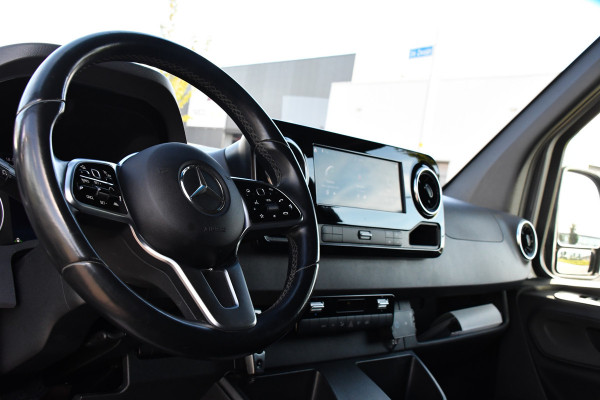 Mercedes-Benz Sprinter 319 V6 3.0 CDI L3H2 PB Edition Adaptieve Cruise, 360 Camera, 10,5'' Mbux, LED, 3500kg Trekhaak, Automaat, Stoelverwarming, Sensoren, Uniek!