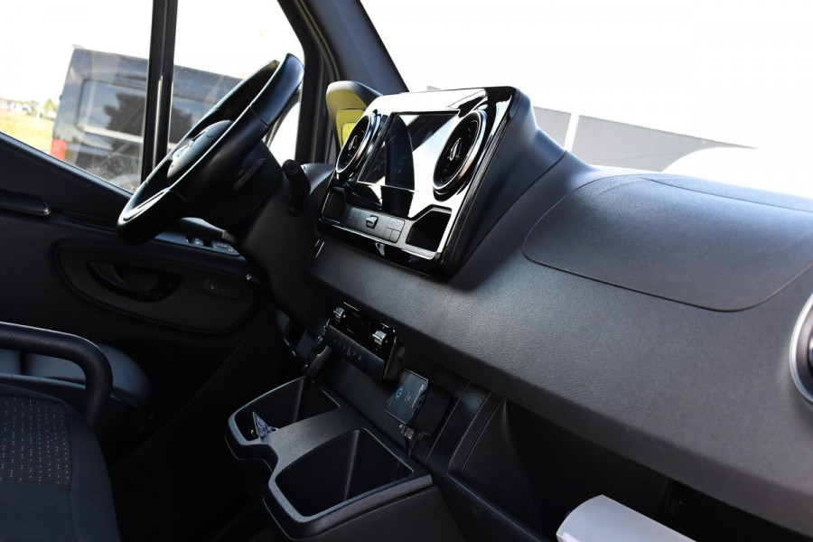 Mercedes-Benz Sprinter 319 V6 3.0 CDI L3H2 PB Edition Adaptieve Cruise, 360 Camera, 10,5'' Mbux, LED, 3500kg Trekhaak, Automaat, Stoelverwarming, Sensoren, Uniek!