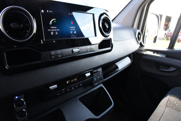 Mercedes-Benz Sprinter 319 V6 3.0 CDI L3H2 PB Edition Adaptieve Cruise, 360 Camera, 10,5'' Mbux, LED, 3500kg Trekhaak, Automaat, Stoelverwarming, Sensoren, Uniek!