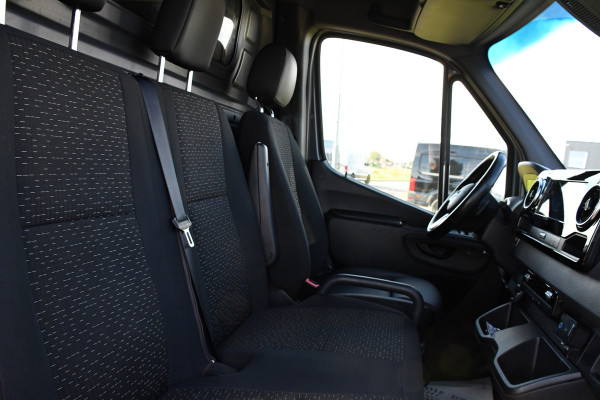Mercedes-Benz Sprinter 319 V6 3.0 CDI L3H2 PB Edition Adaptieve Cruise, 360 Camera, 10,5'' Mbux, LED, 3500kg Trekhaak, Automaat, Stoelverwarming, Sensoren, Uniek!